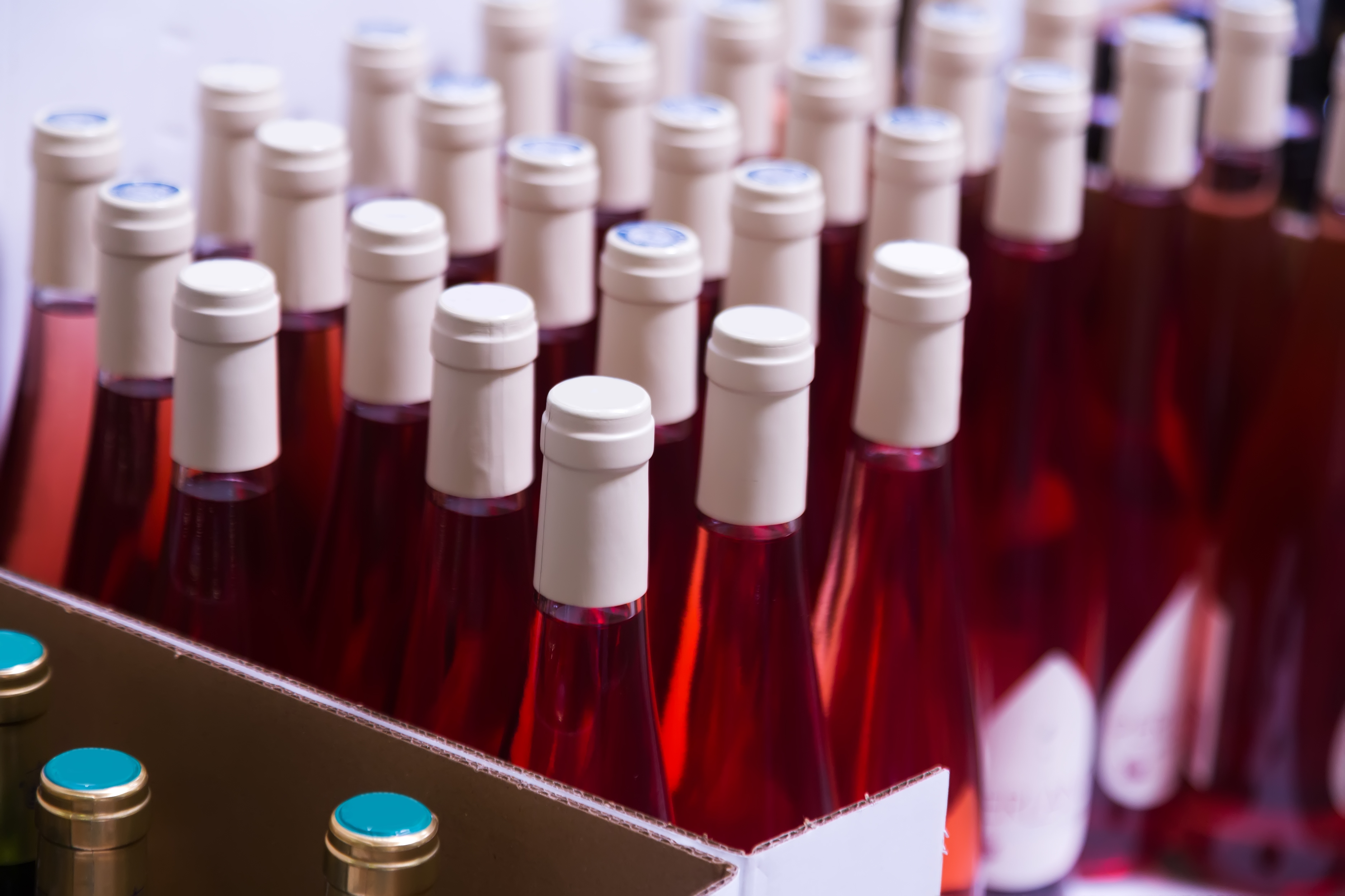 UK glass strike raises supply concerns for drinks sector